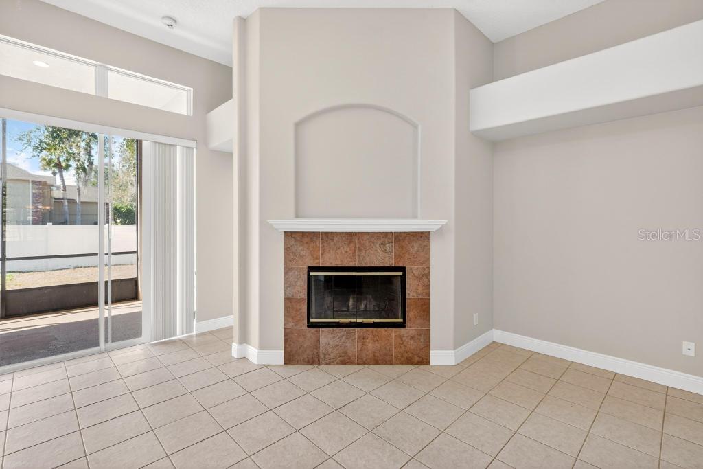 Image 19 of 70 For 201 Blue Water Edge Drive