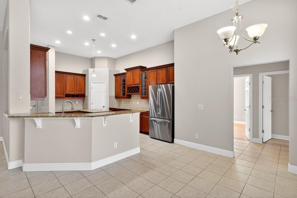 Image 22 of 70 For 201 Blue Water Edge Drive