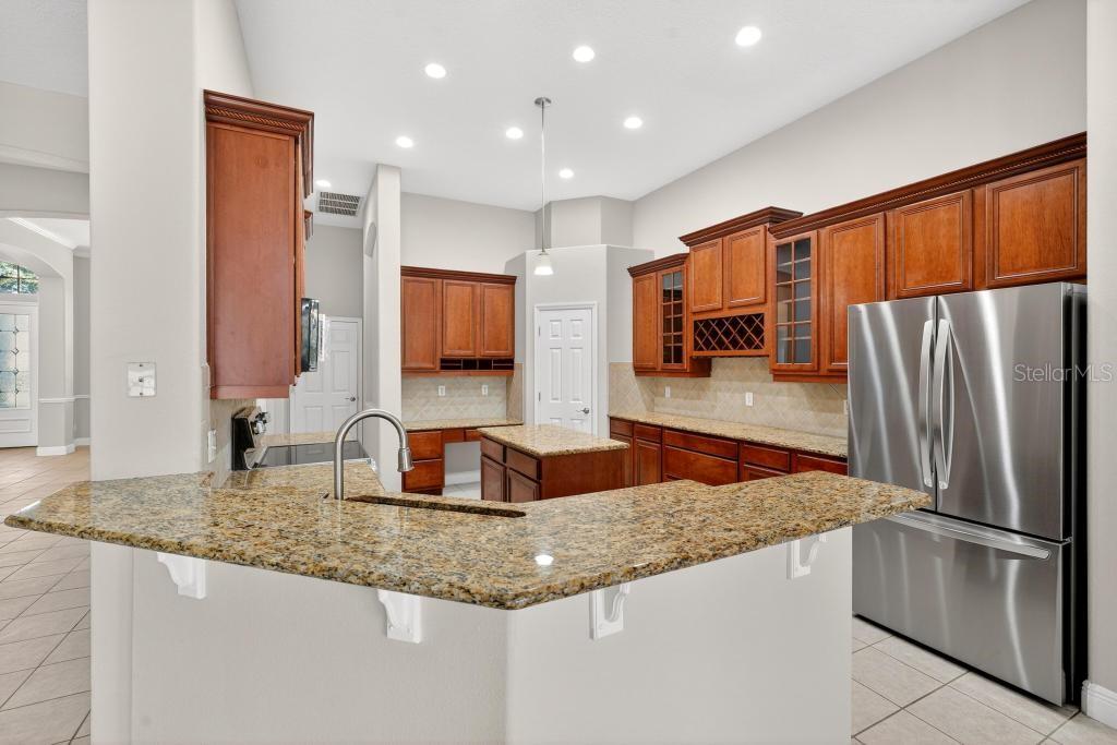 Image 23 of 70 For 201 Blue Water Edge Drive