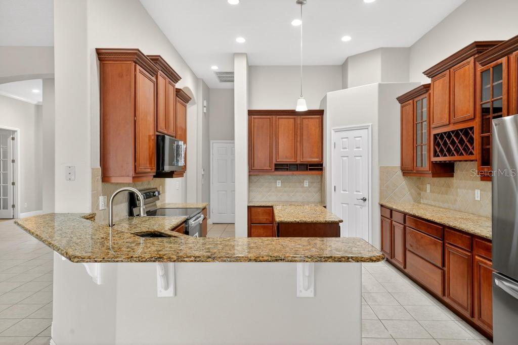 Image 24 of 70 For 201 Blue Water Edge Drive