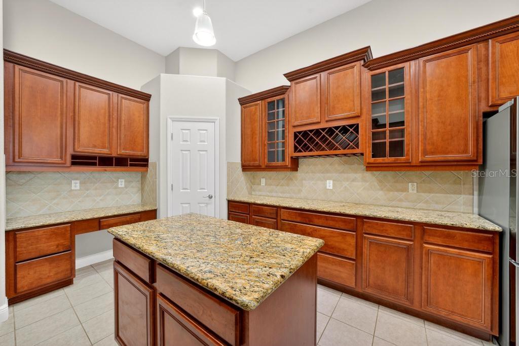 Image 30 of 70 For 201 Blue Water Edge Drive