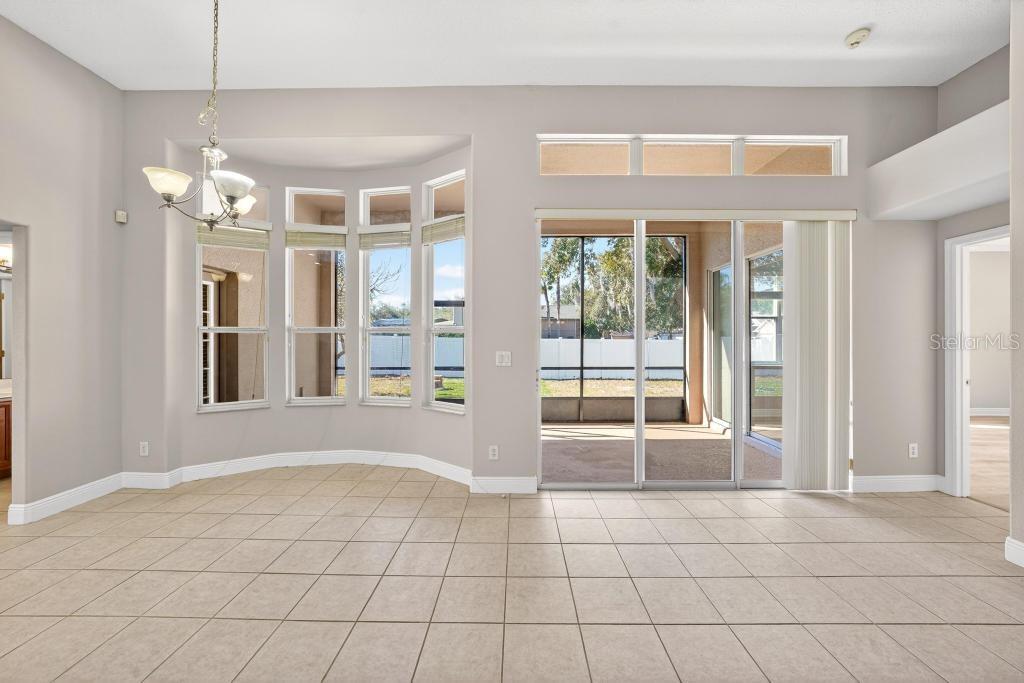 Image 33 of 70 For 201 Blue Water Edge Drive