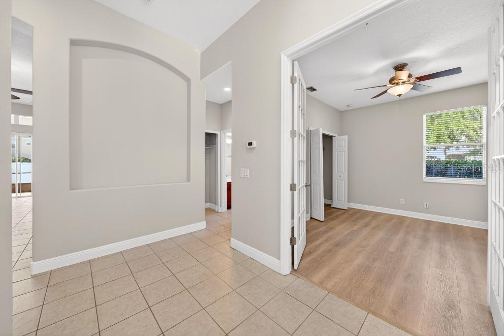 Image 35 of 70 For 201 Blue Water Edge Drive