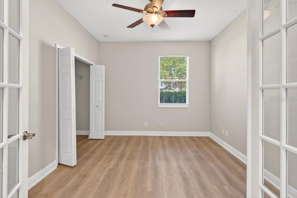 Image 36 of 70 For 201 Blue Water Edge Drive