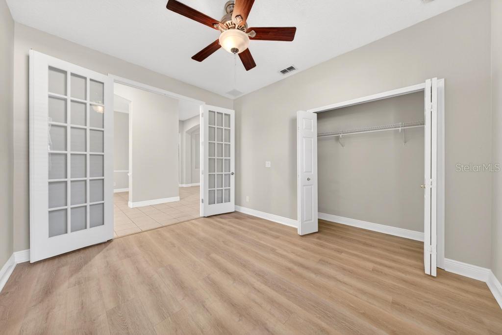 Image 37 of 70 For 201 Blue Water Edge Drive