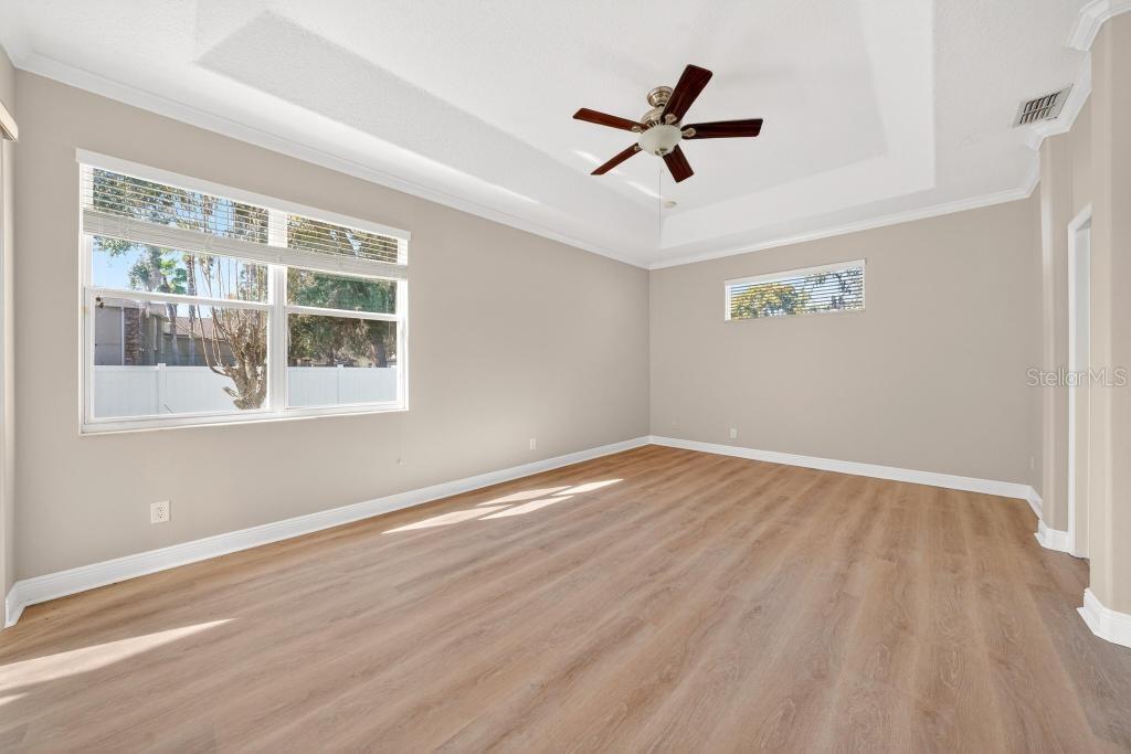 Image 38 of 70 For 201 Blue Water Edge Drive