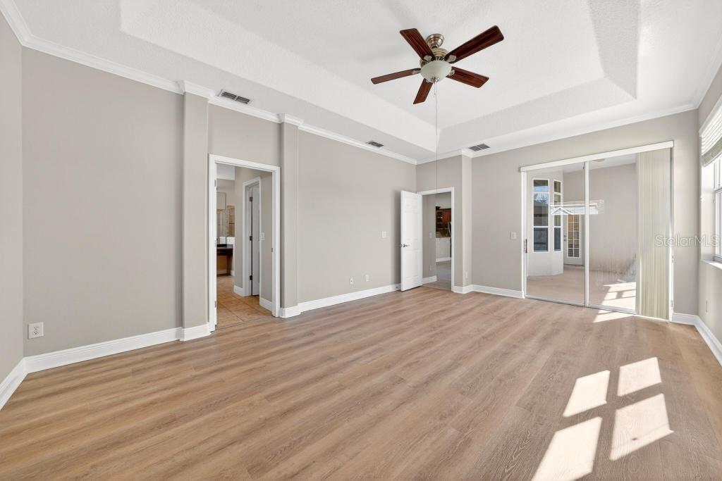 Image 39 of 70 For 201 Blue Water Edge Drive