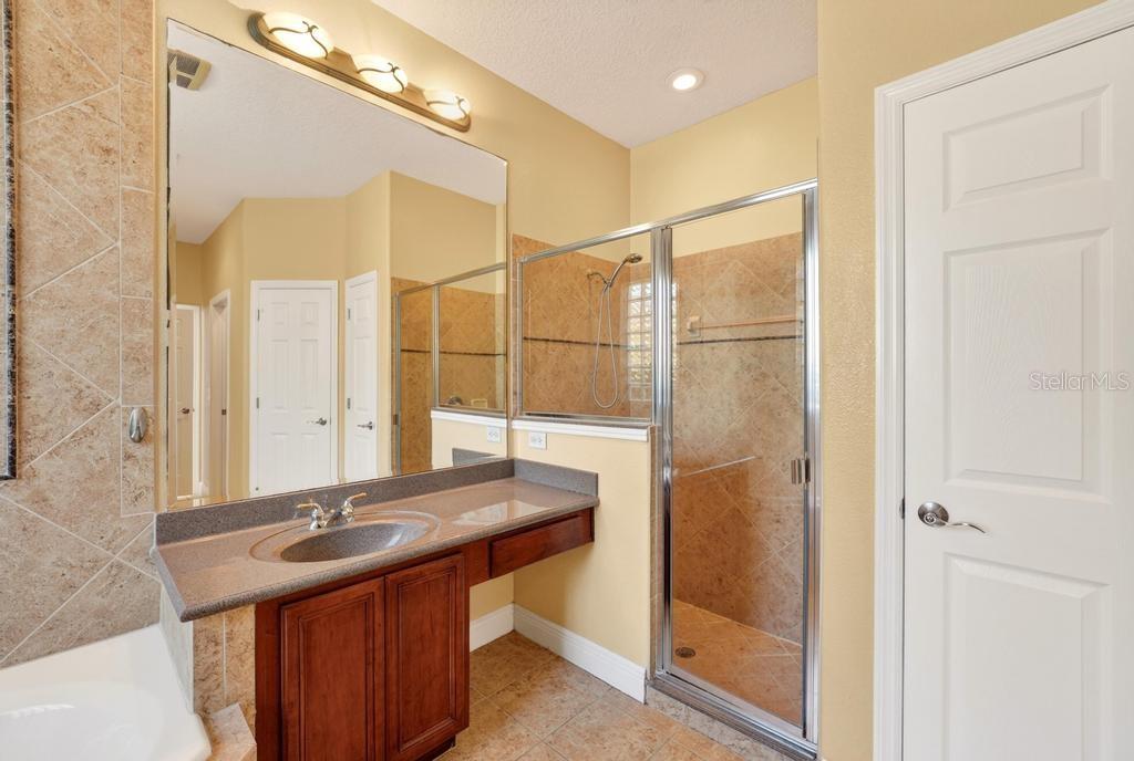 Image 41 of 70 For 201 Blue Water Edge Drive