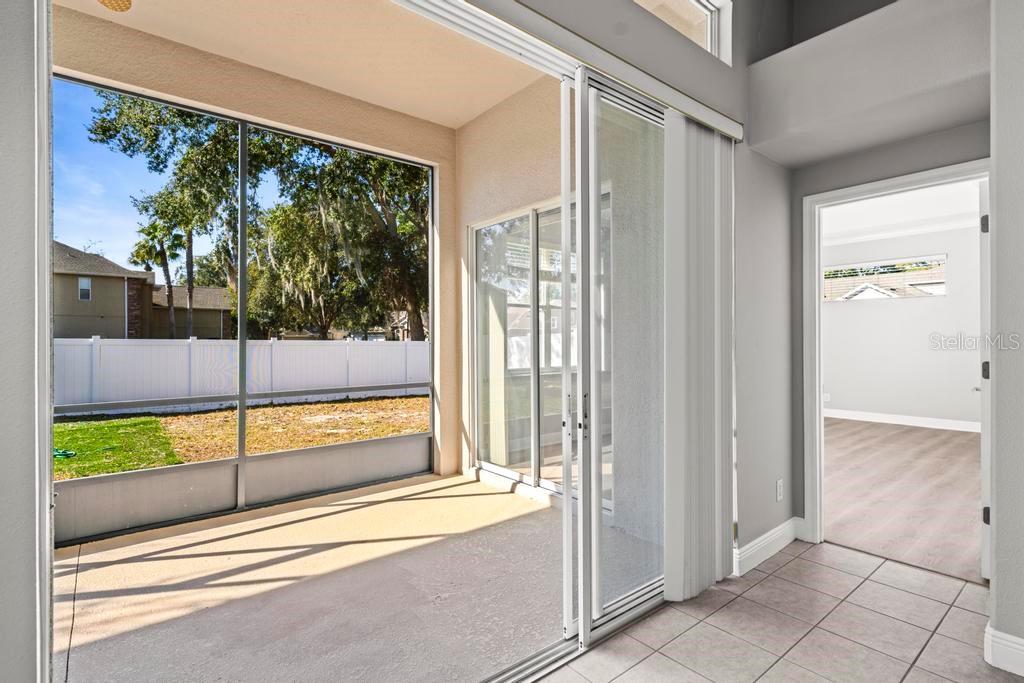 Image 45 of 70 For 201 Blue Water Edge Drive