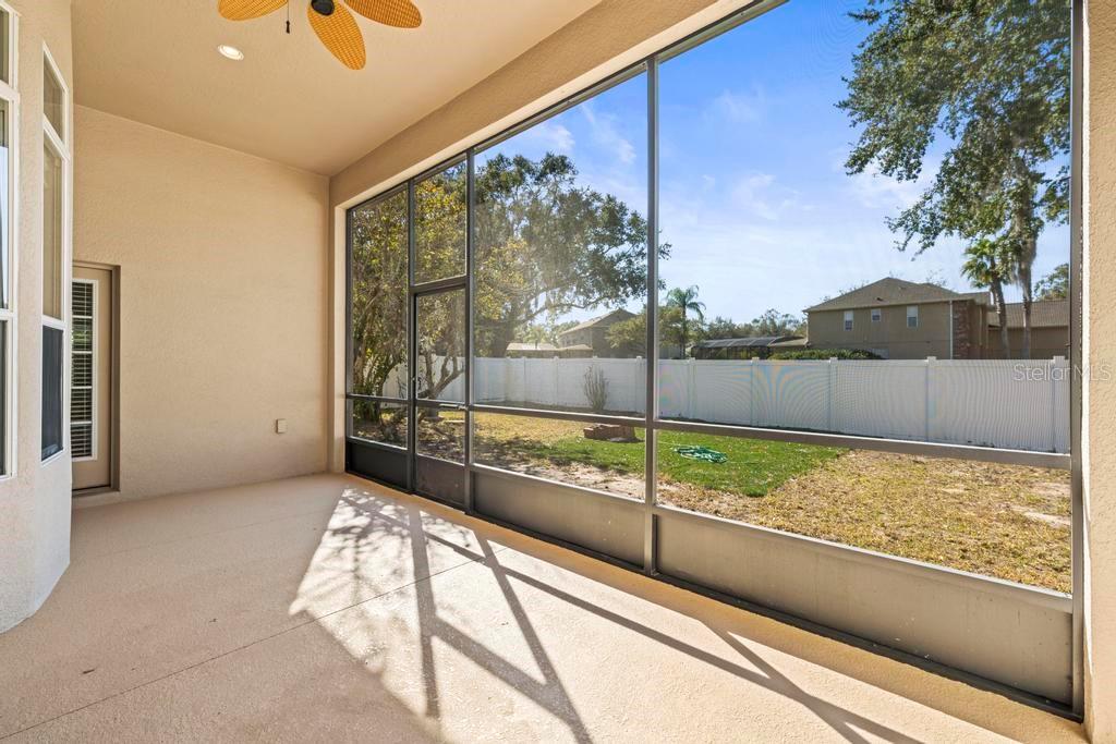 Image 46 of 70 For 201 Blue Water Edge Drive