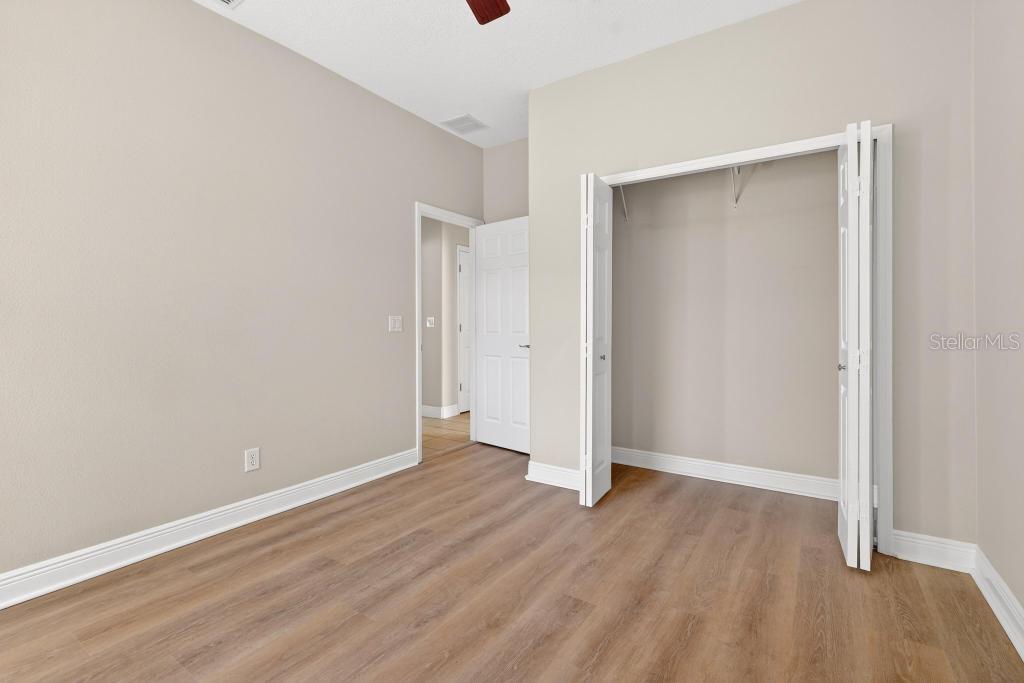 Image 49 of 70 For 201 Blue Water Edge Drive