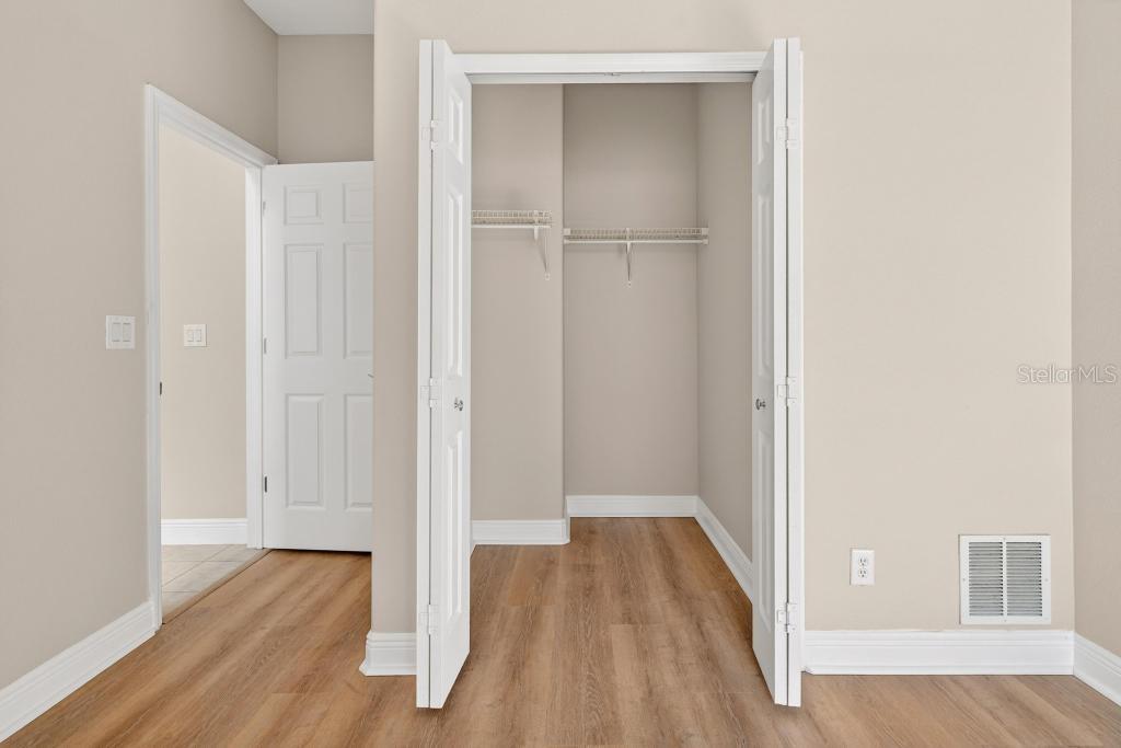 Image 51 of 70 For 201 Blue Water Edge Drive