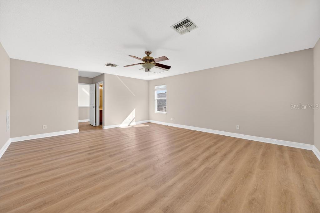 Image 56 of 70 For 201 Blue Water Edge Drive