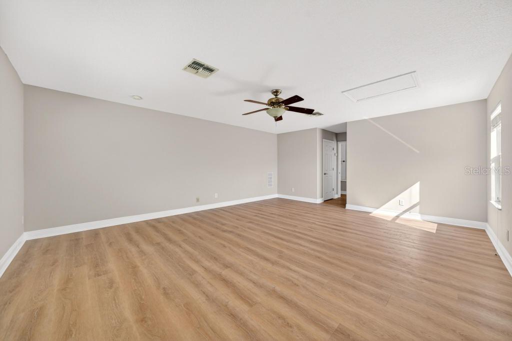 Image 57 of 70 For 201 Blue Water Edge Drive