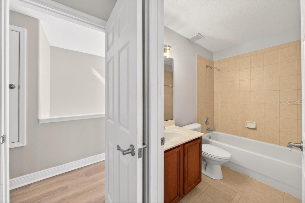 Image 58 of 70 For 201 Blue Water Edge Drive