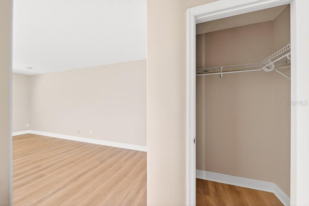 Image 60 of 70 For 201 Blue Water Edge Drive