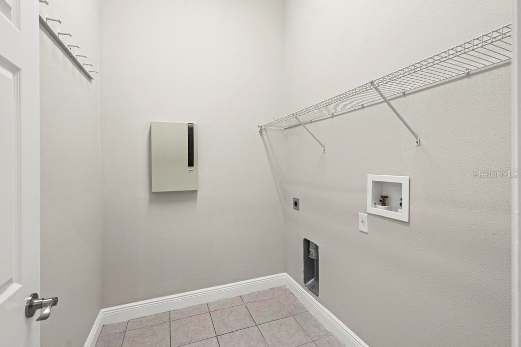 Image 61 of 70 For 201 Blue Water Edge Drive