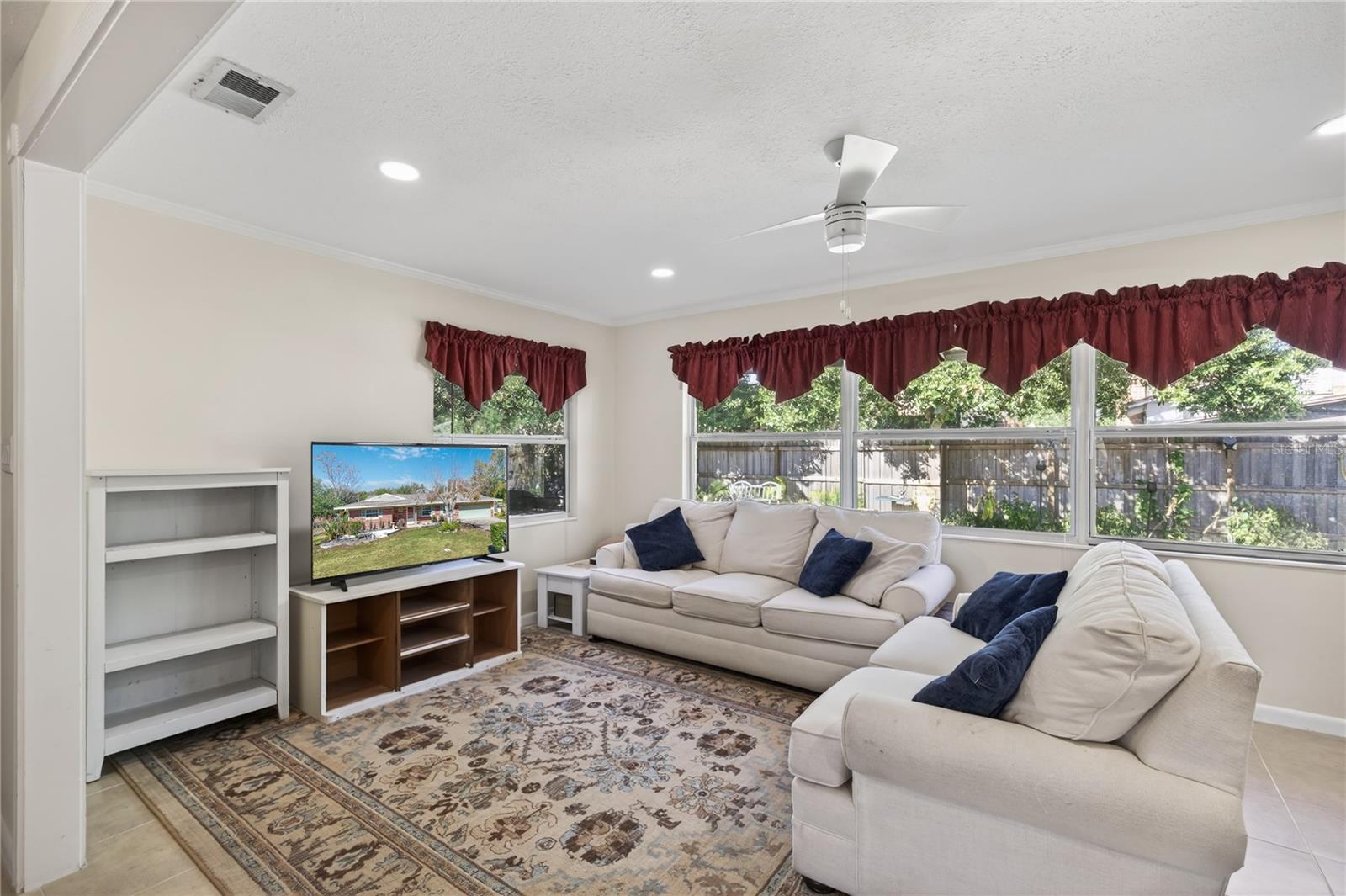 Image 5 of 37 For 1245 Pineapple Lane