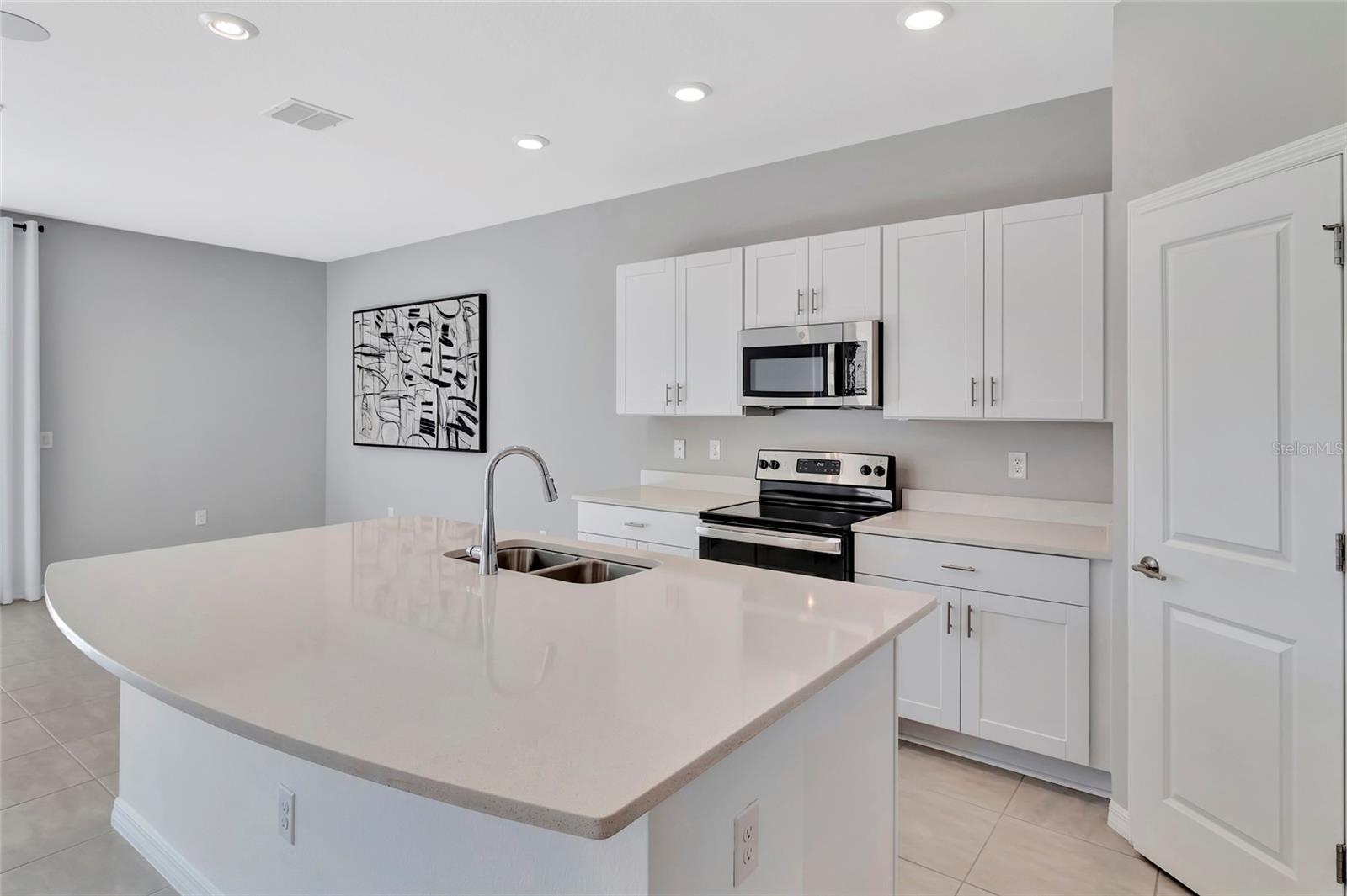 Image 9 of 41 For 2596 Penguin Boulevard