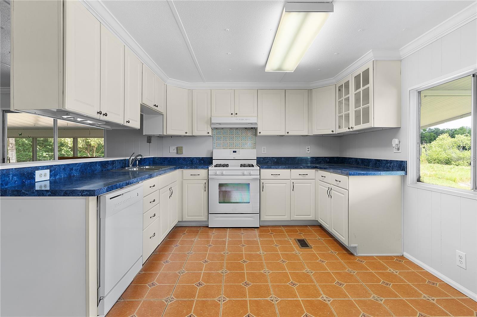 Image 10 of 32 For 302 Ivanhoe Circle