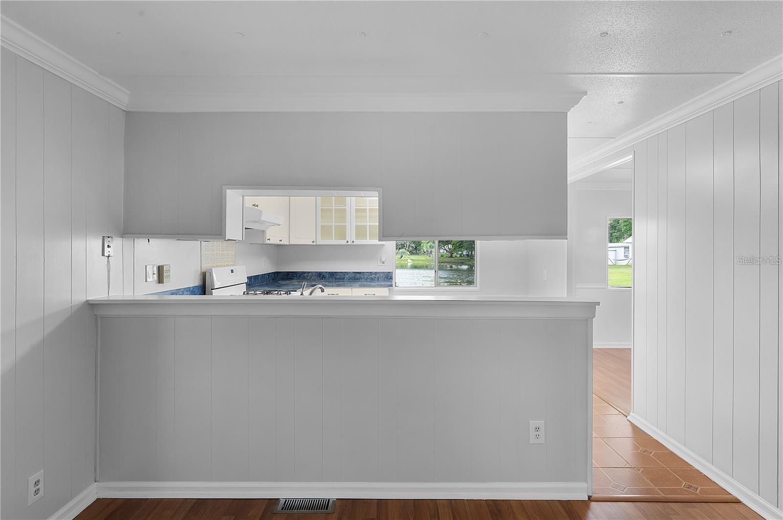 Image 17 of 32 For 302 Ivanhoe Circle