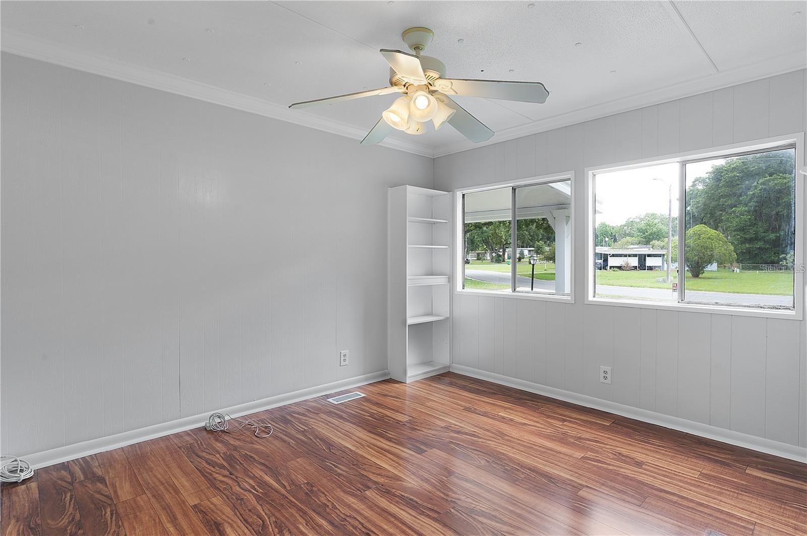 Image 19 of 32 For 302 Ivanhoe Circle