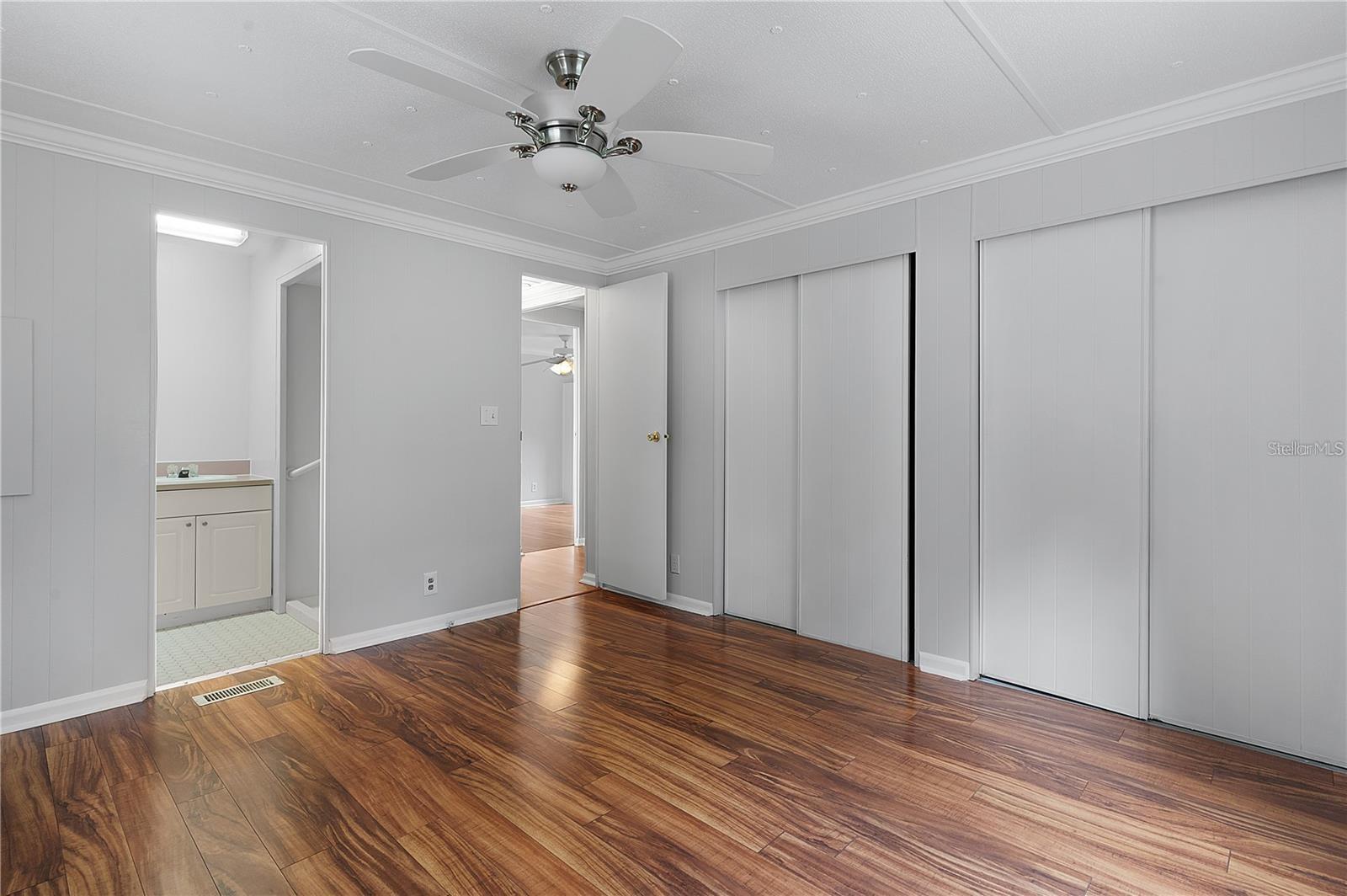 Image 23 of 32 For 302 Ivanhoe Circle