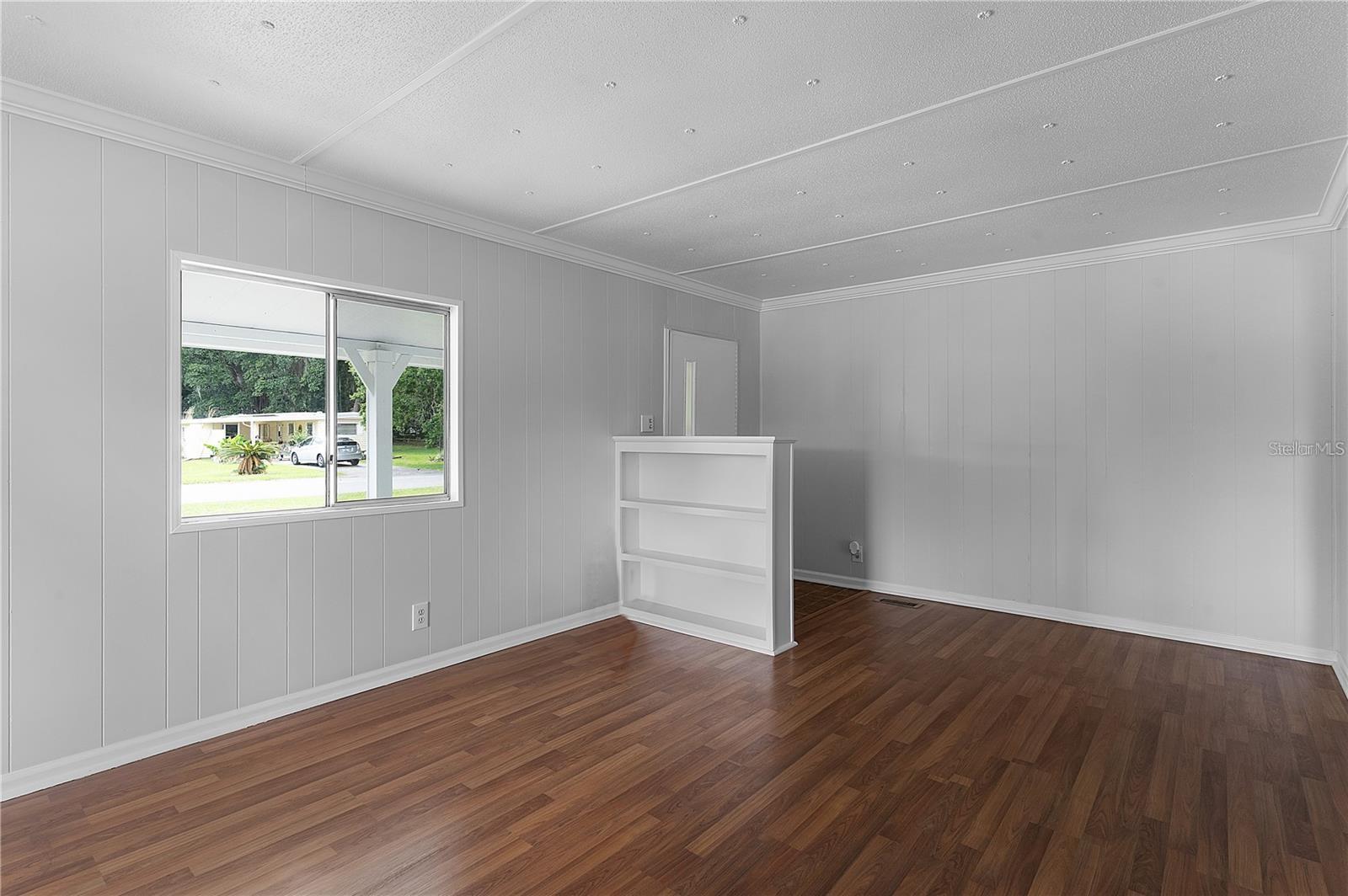 Image 6 of 32 For 302 Ivanhoe Circle