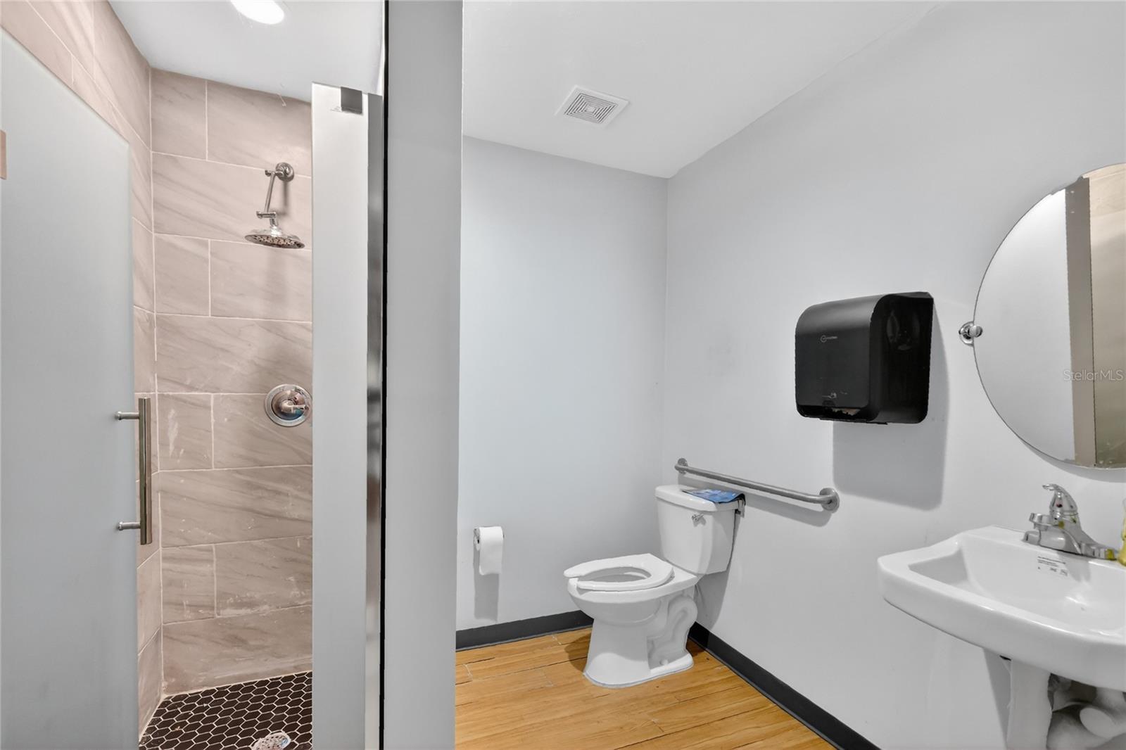 Image 14 of 17 For 3073 37th Place