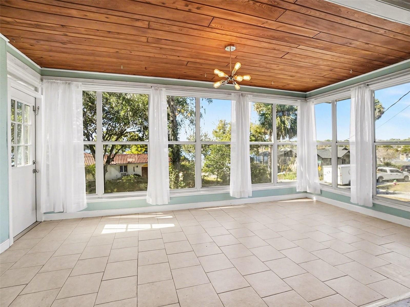 Image 12 of 40 For 1725 Hamilton Street N