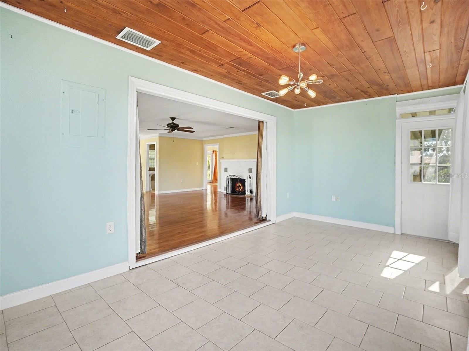 Image 13 of 40 For 1725 Hamilton Street N