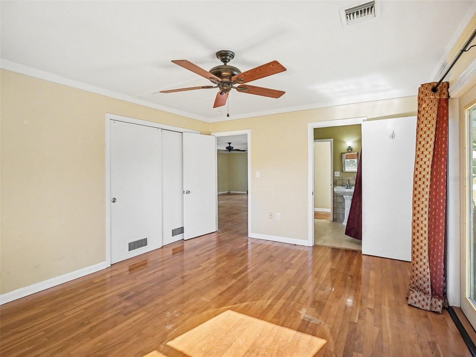 Image 14 of 40 For 1725 Hamilton Street N