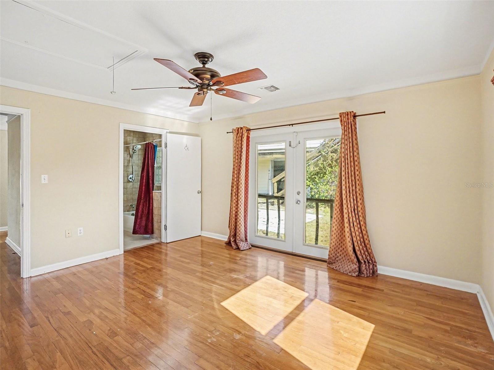 Image 15 of 40 For 1725 Hamilton Street N