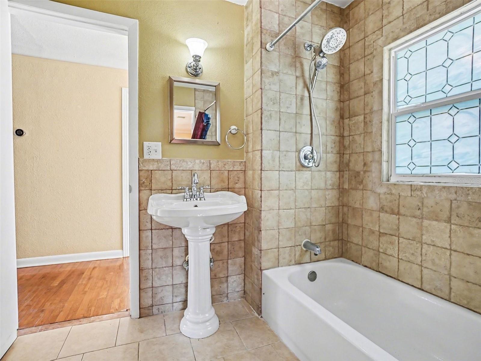 Image 18 of 40 For 1725 Hamilton Street N