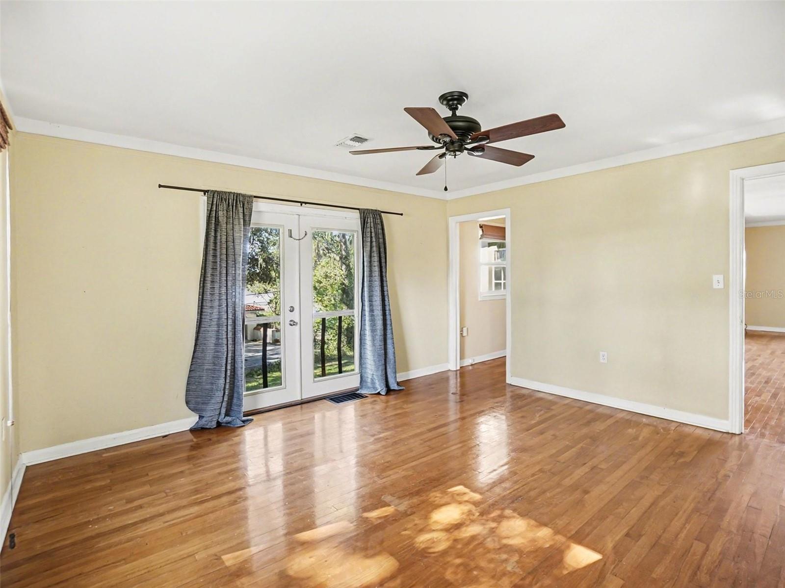 Image 20 of 40 For 1725 Hamilton Street N