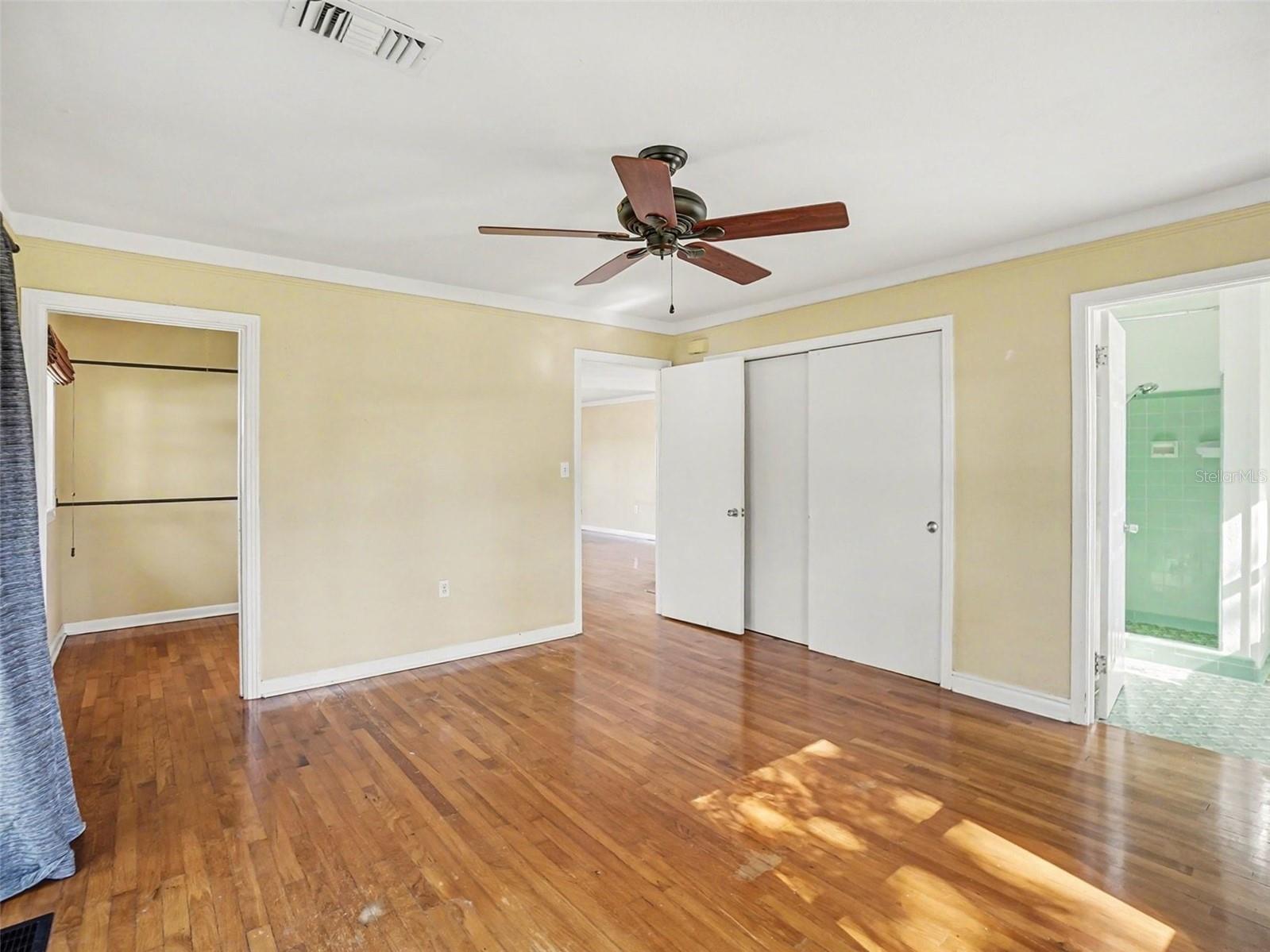 Image 21 of 40 For 1725 Hamilton Street N