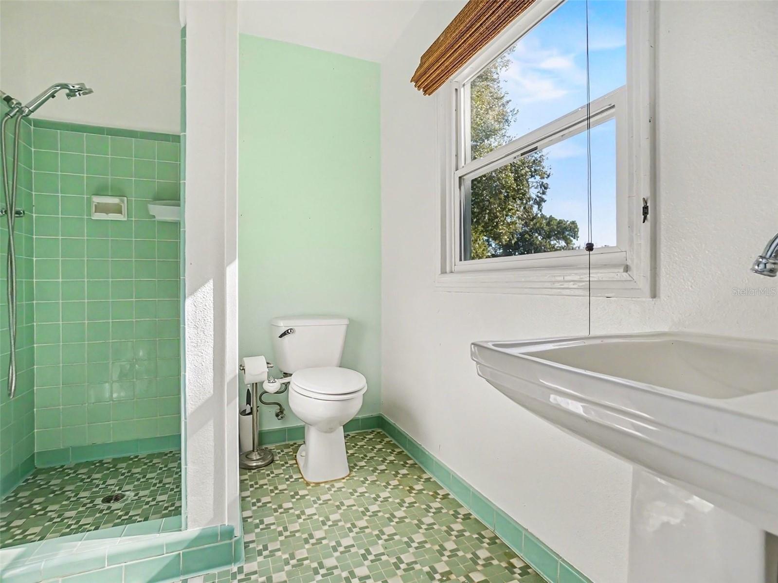 Image 22 of 40 For 1725 Hamilton Street N