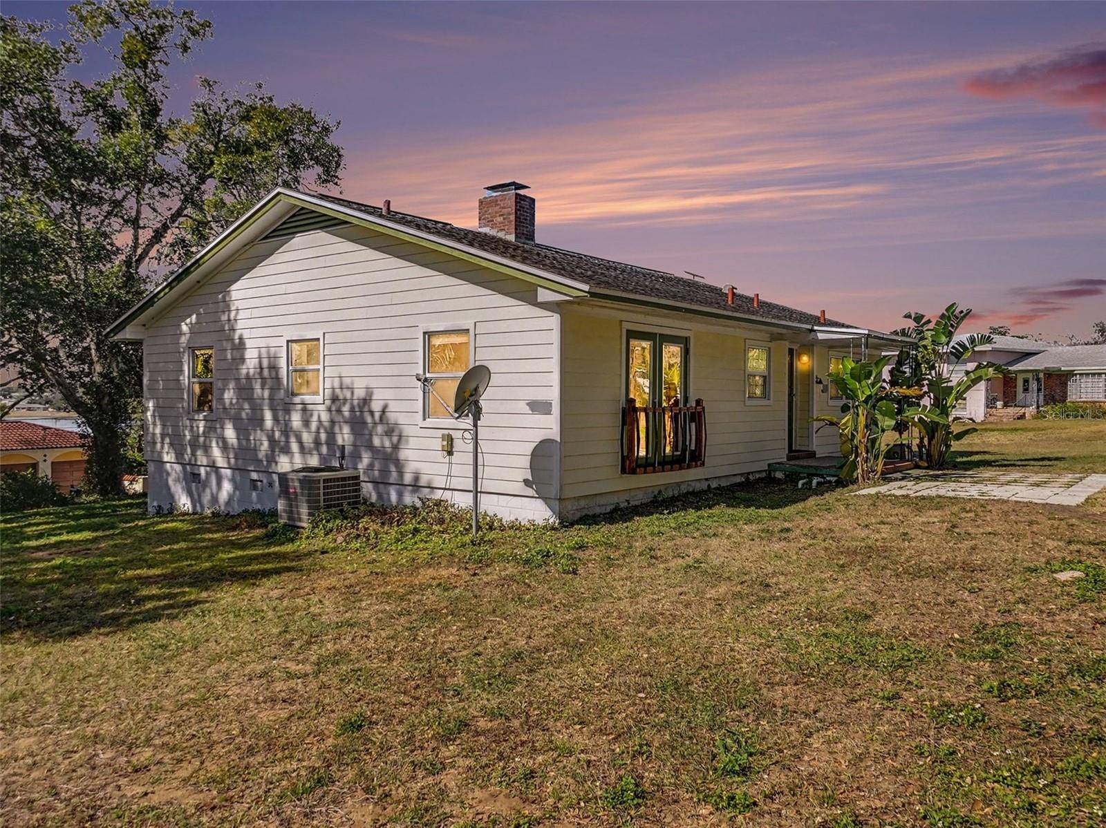 Image 4 of 40 For 1725 Hamilton Street N