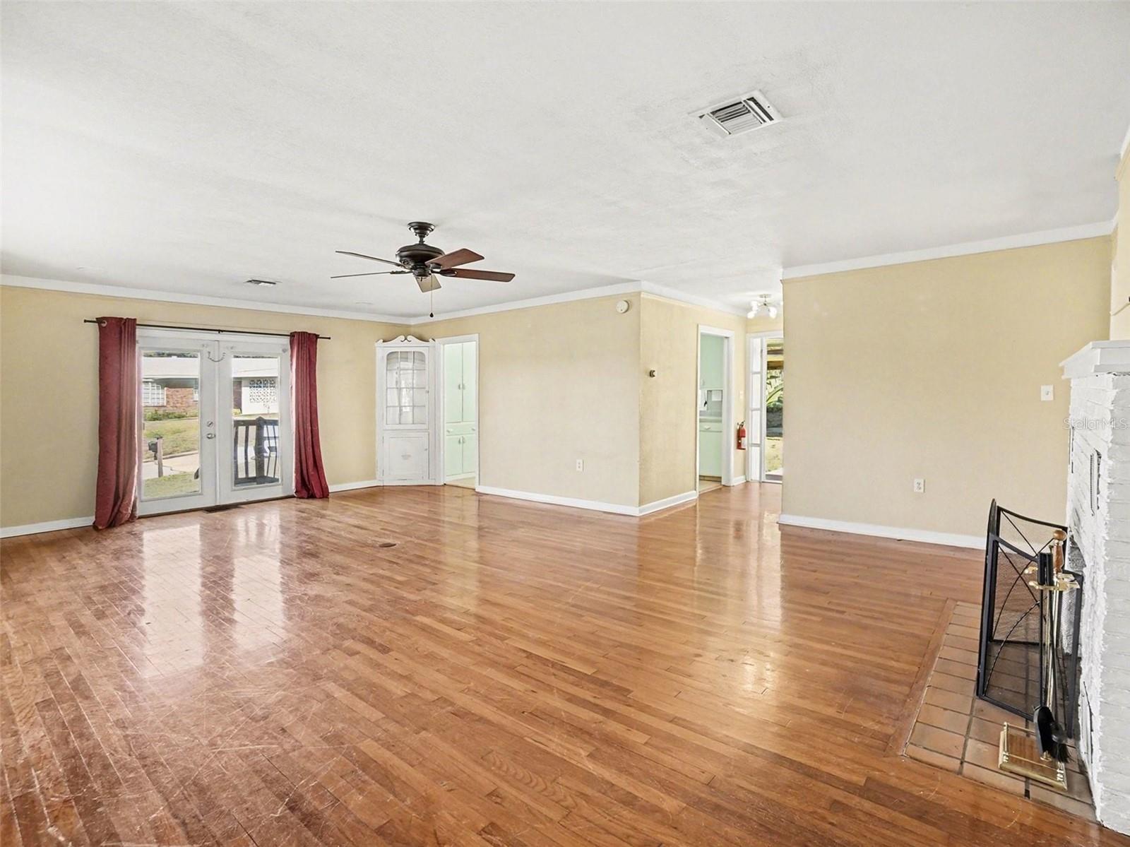 Image 8 of 40 For 1725 Hamilton Street N