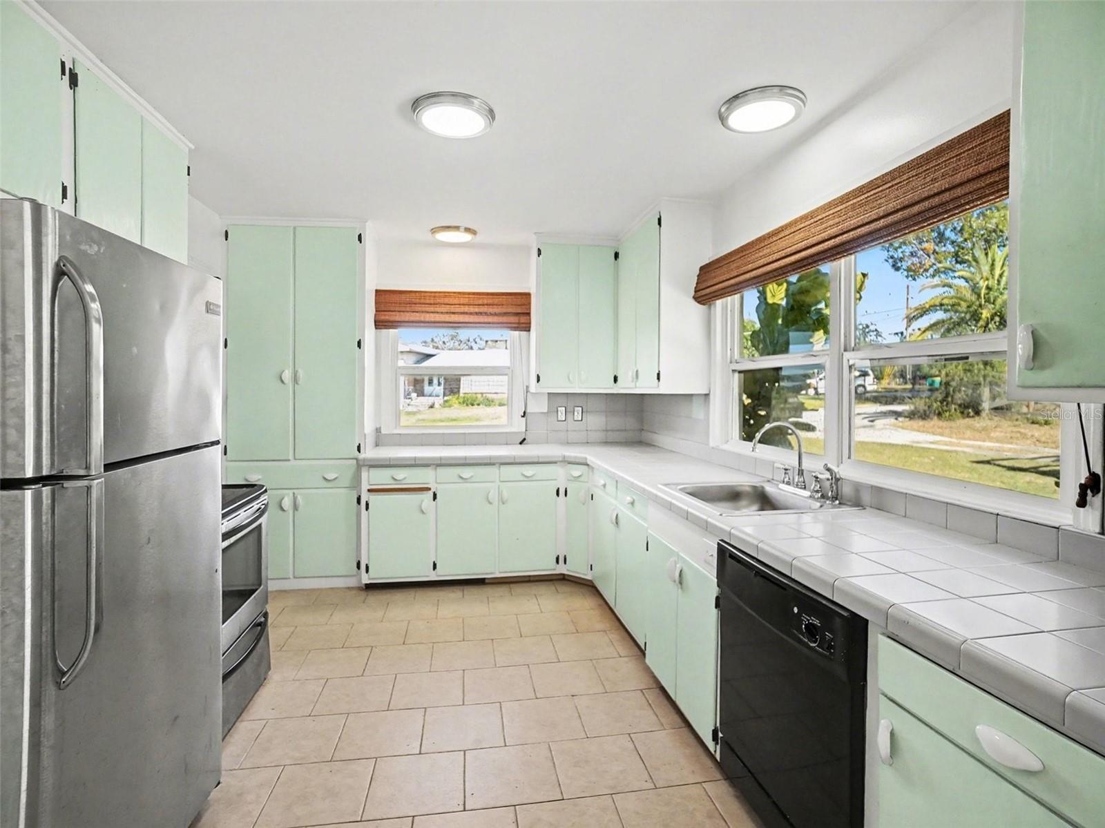 Image 9 of 40 For 1725 Hamilton Street N