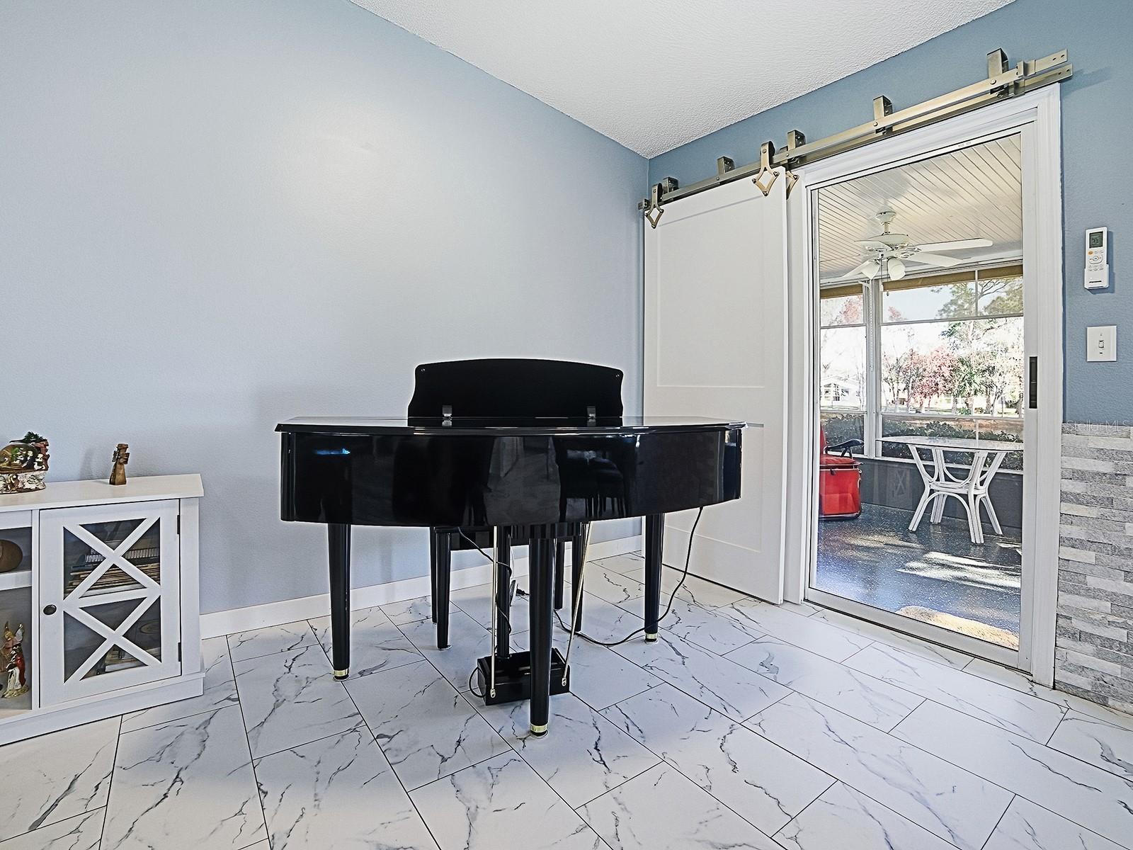 Image 19 of 39 For 243 Willow Brook Drive