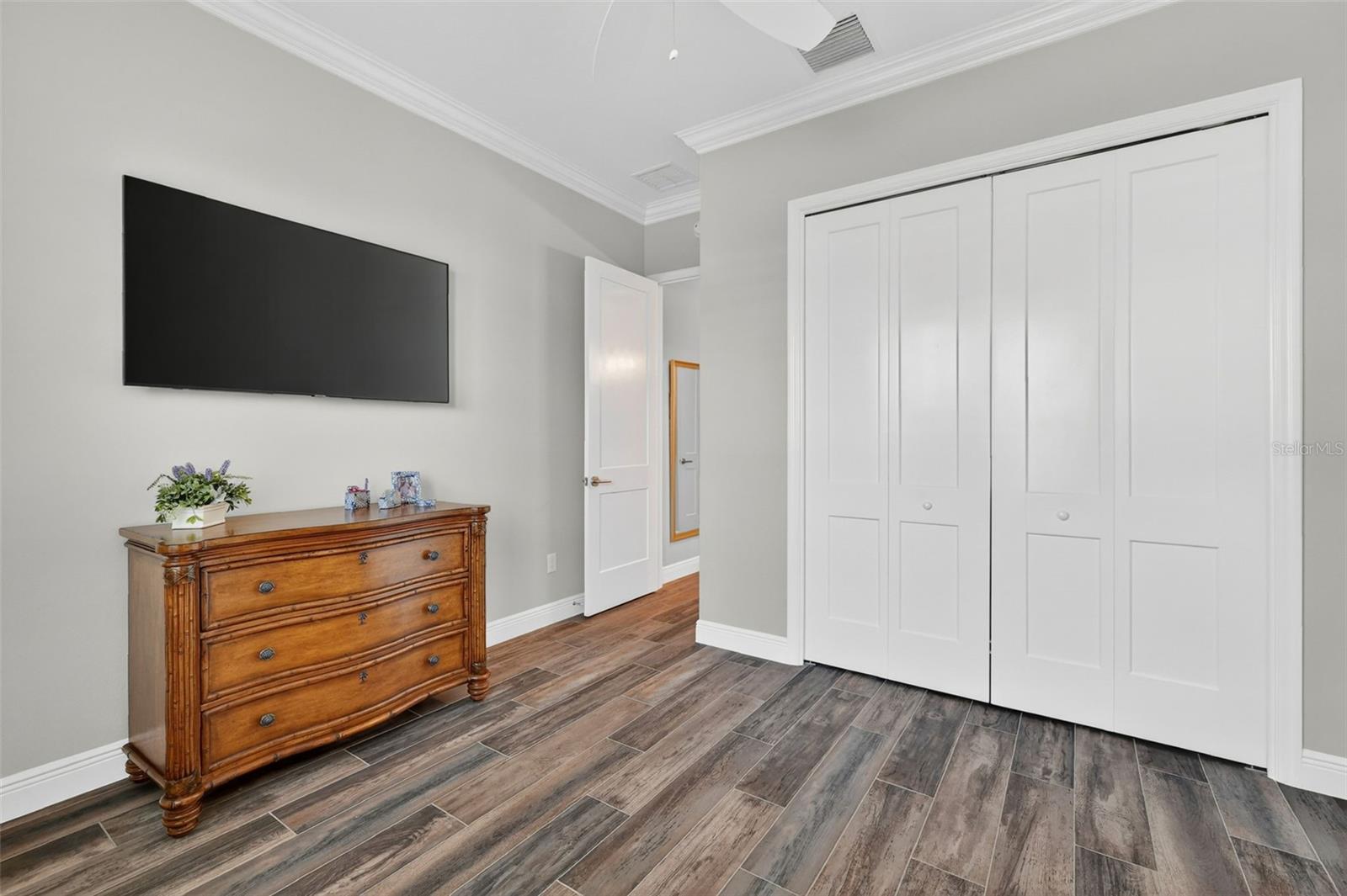 Image 34 of 72 For 1148 Skates Street