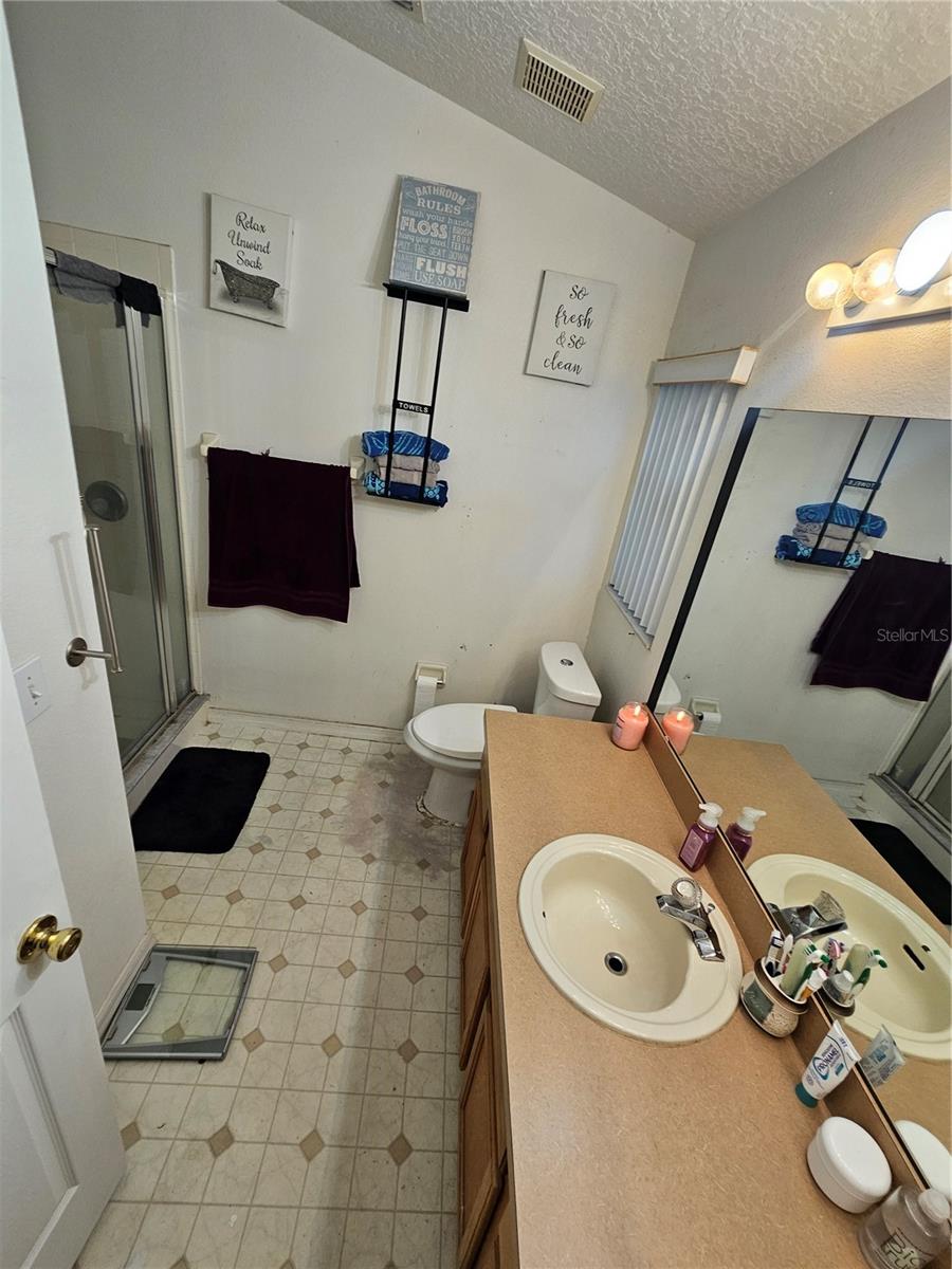 Image 12 of 14 For 2705 Willow Glen Circle