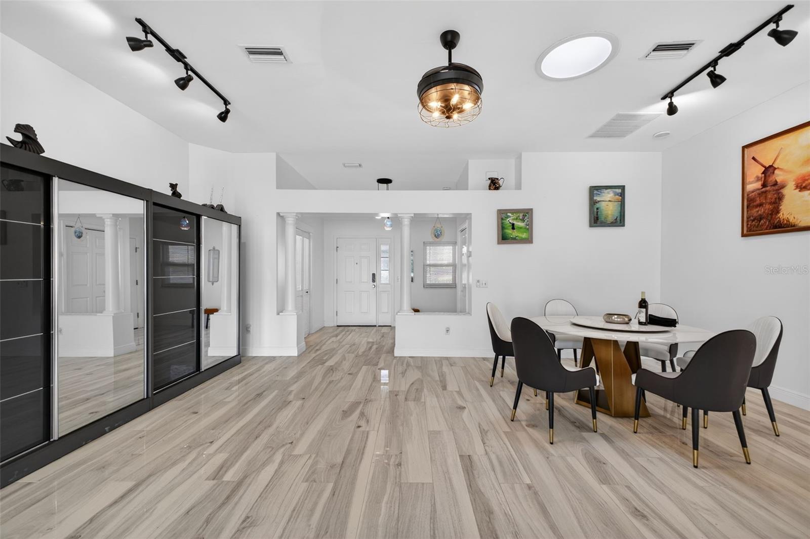 Image 11 of 37 For 411 Del Mar Drive