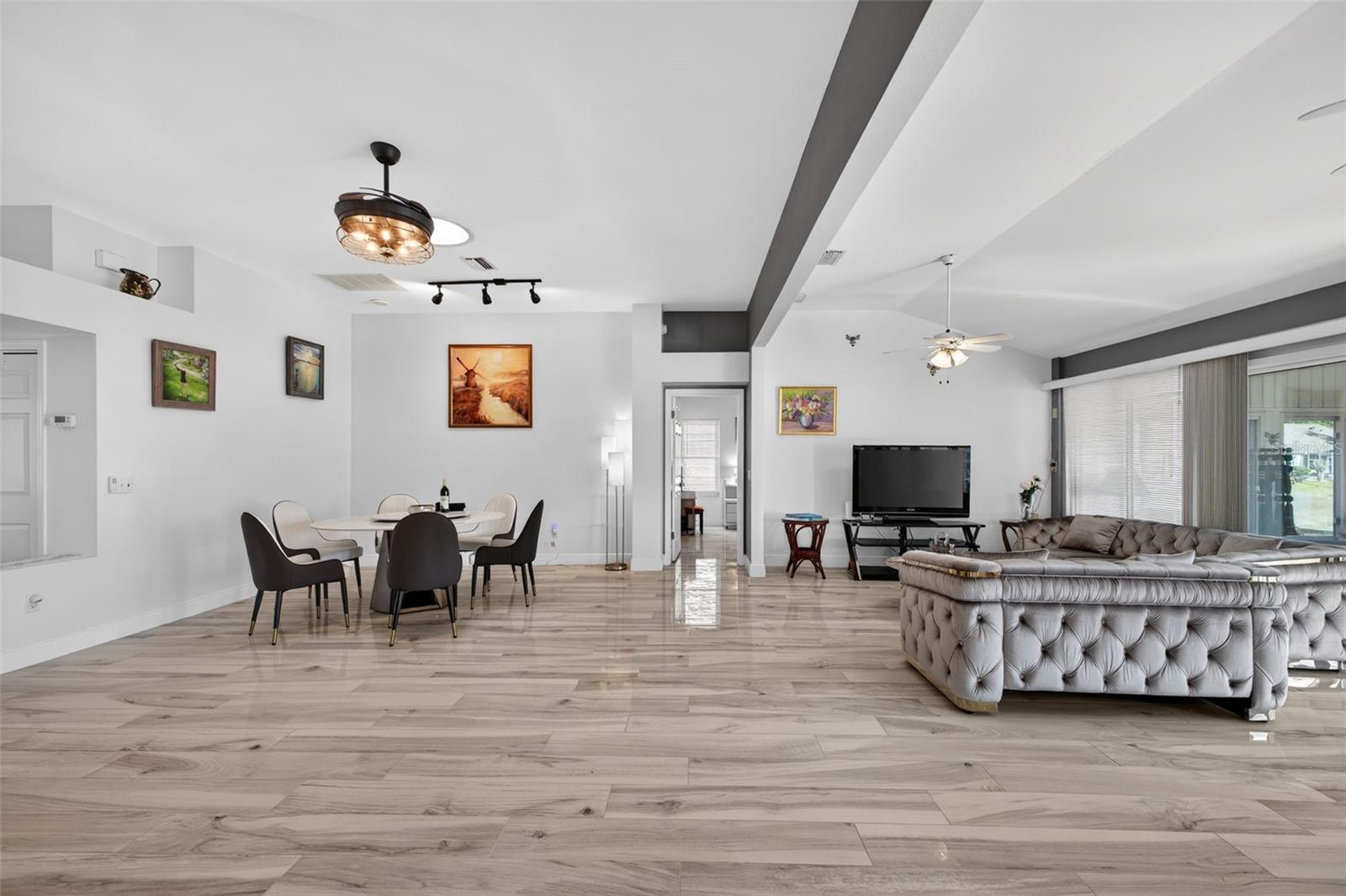 Image 14 of 37 For 411 Del Mar Drive