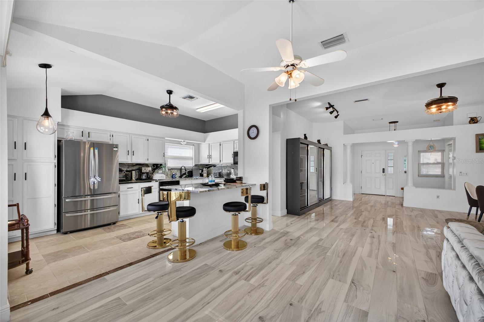 Image 16 of 37 For 411 Del Mar Drive