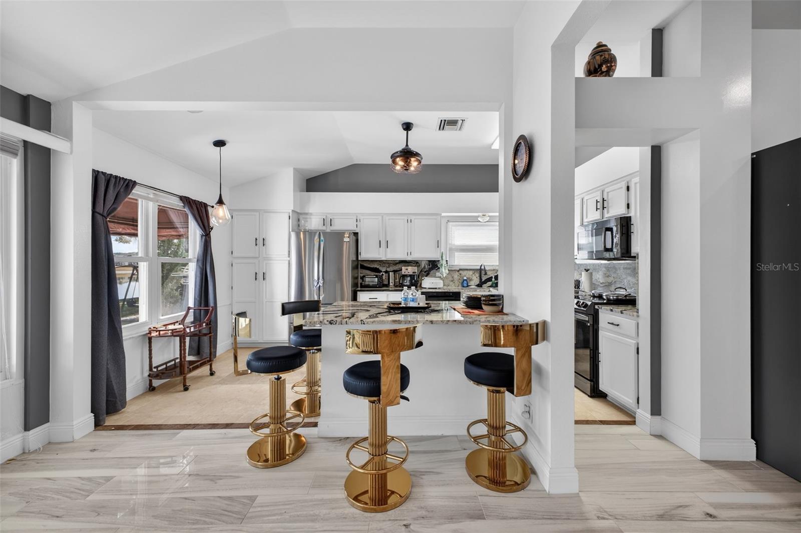 Image 17 of 37 For 411 Del Mar Drive