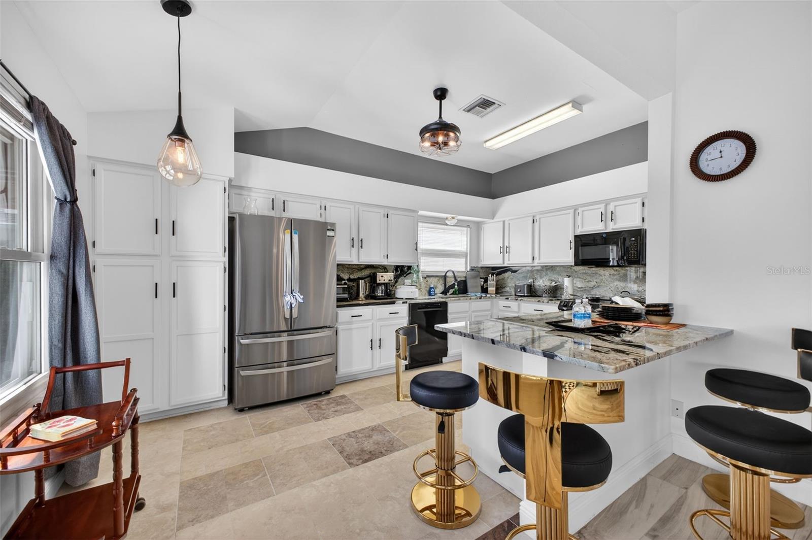 Image 18 of 37 For 411 Del Mar Drive