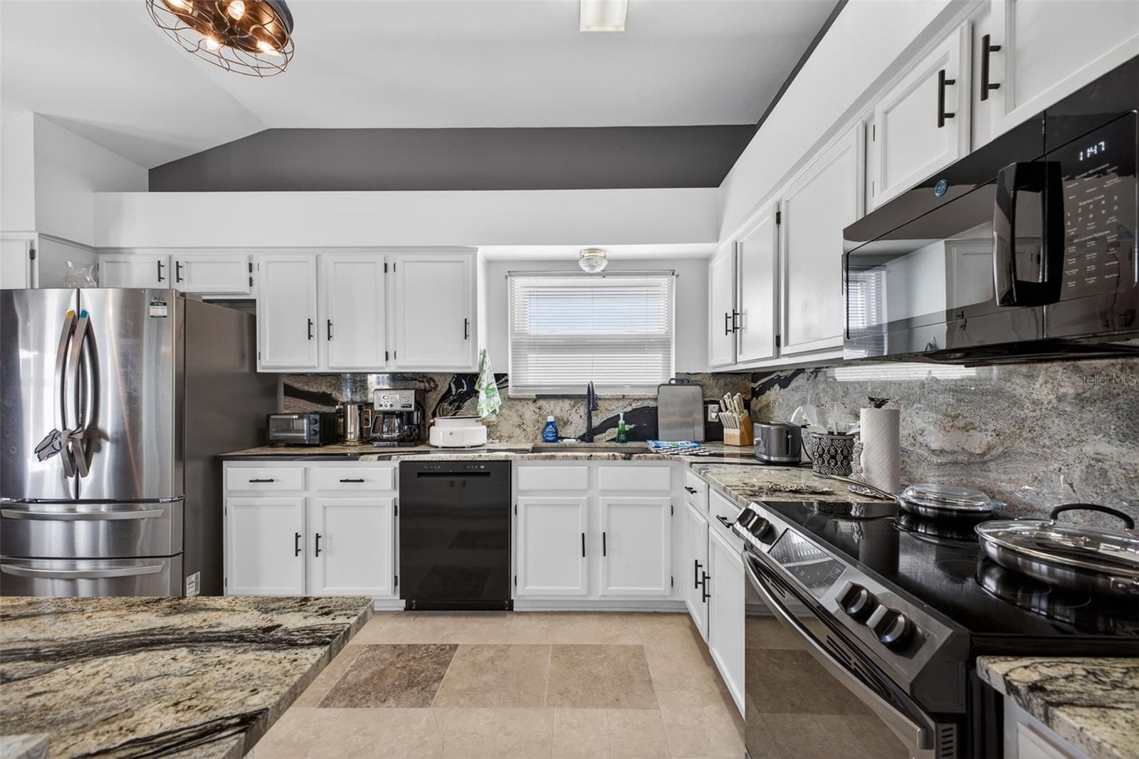 Image 21 of 37 For 411 Del Mar Drive