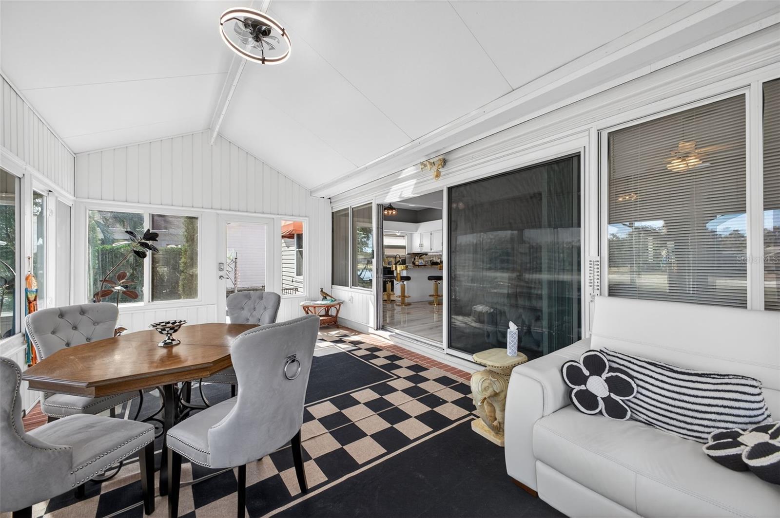 Image 24 of 37 For 411 Del Mar Drive